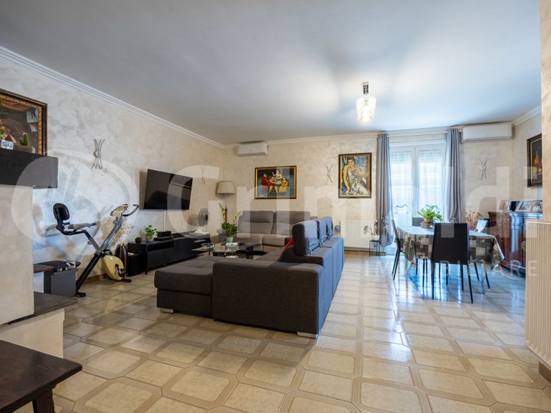 Trilocale in Vendita a Roma, 275'000&euro;, 163 m²