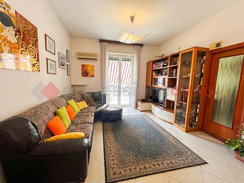 Quadrilocale in Vendita a Verona, 219'000&euro;, 100 m², con Box