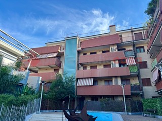 Trilocale in Vendita a Roma, 279'000&euro;, 70 m², arredato, con Box