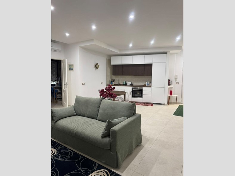 Bilocale in Affitto a Pozzuoli, 1'000&euro;, 70 m², arredato