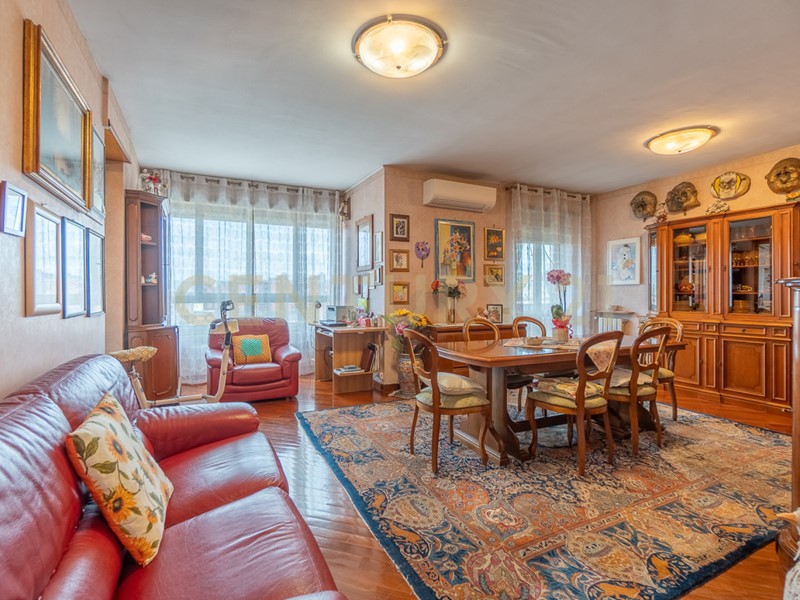 Appartamento in Vendita a Roma, 225'000&euro;, 112 m²
