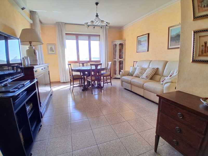 Appartamento in Vendita a Lucca, 250'000&euro;, 110 m², con Box