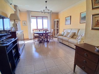Appartamento in Vendita a Lucca, 250'000&euro;, 110 m², con Box