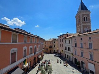 Appartamento in Vendita a Gualdo Tadino, 120'000&euro;, 170 m²