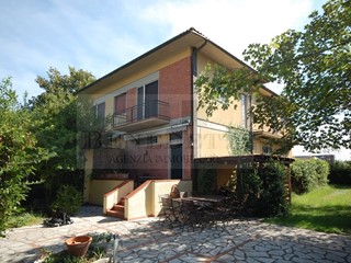 Appartamento in Vendita a Pietrasanta, zona Marina Di Pietrasanta, 510'000&euro;, 