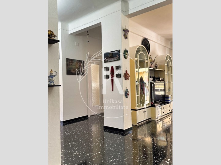 Appartamento in Vendita a Savona, zona Santa Rita, 240'000&euro;, 123 m²