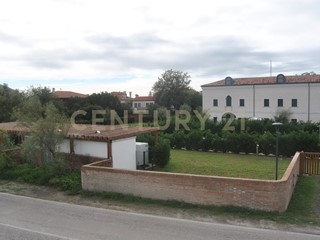 Trilocale in Vendita a Venezia, zona Pellestrina, 290'000&euro;, 155 m²