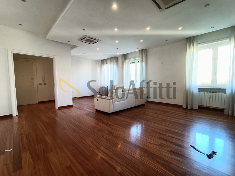 Quadrilocale in Affitto a Roma, zona Camilluccia, 1'800&euro;, 148 m², con Box