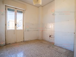 Quadrilocale in Vendita a Siracusa, zona Tisia Tica Zecchino, 85'000&euro;, 115 m²