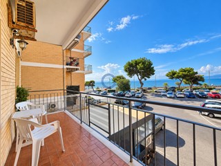 Trilocale in Affitto a Catanzaro, zona Lungomare, 750&euro;, 90 m², arredato