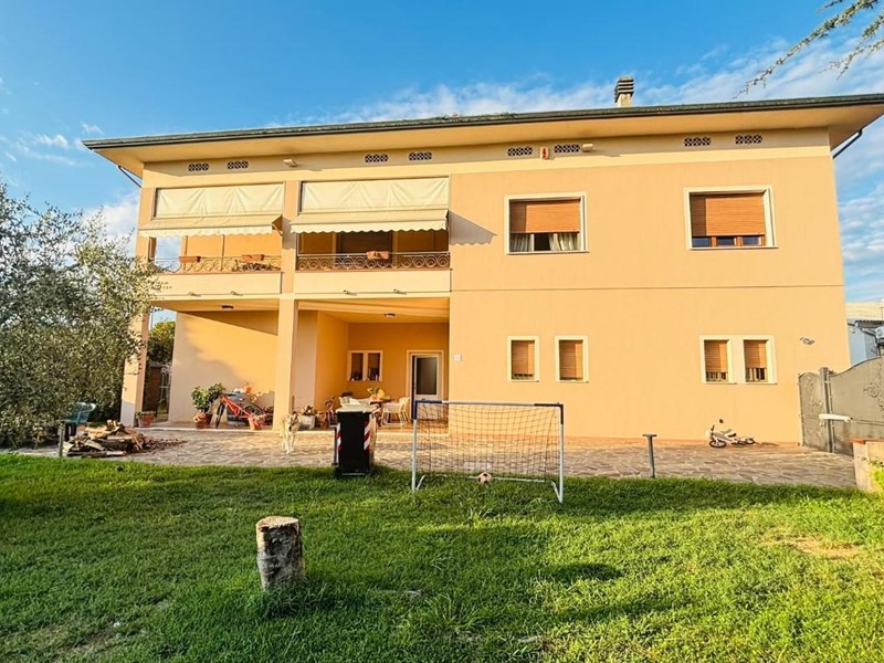 Appartamento in Vendita a Montecarlo, zona Gossi, 700'000&euro;, 1500 m²