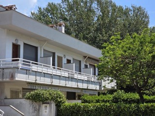 Trilocale in Vendita a Massa, zona Ronchi, 215'000&euro;, 60 m², arredato