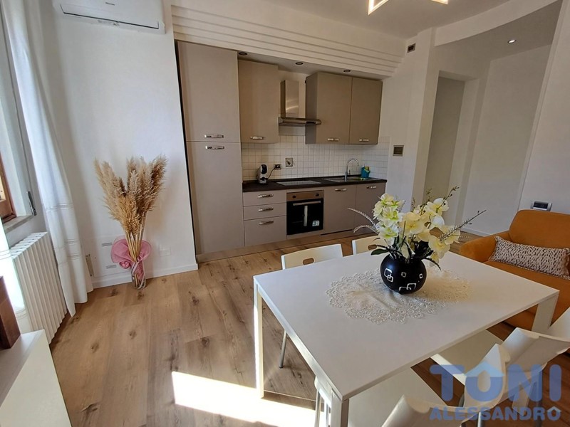Trilocale in Vendita a Empoli, 180'000&euro;, 60 m², con Box