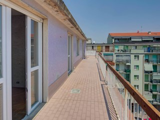 Attico in Vendita a Torino, 230'000&euro;, 95 m²