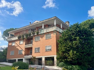 Trilocale in Vendita a Roma, 245'000&euro;, 92 m²
