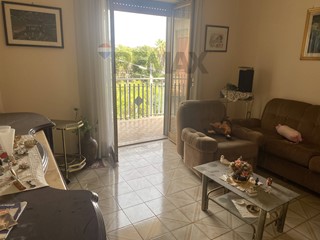 Quadrilocale in Vendita a Aci Catena, 84'000&euro;, 123 m²