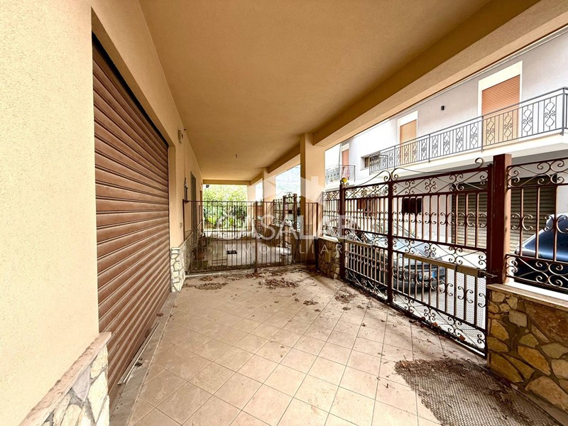 Quadrilocale in Vendita a Carini, 85'000&euro;, 120 m²
