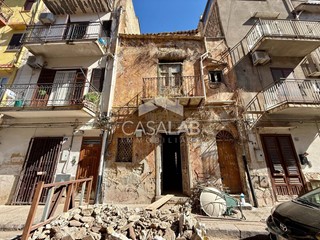Appartamento in Vendita a Carini, 17'000&euro;, 150 m²