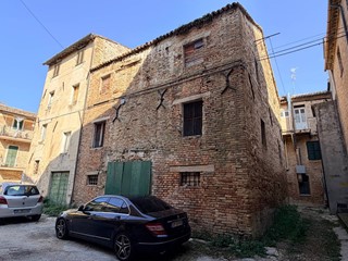 Attico in Vendita a Falconara Marittima, 25'000&euro;, 115 m²