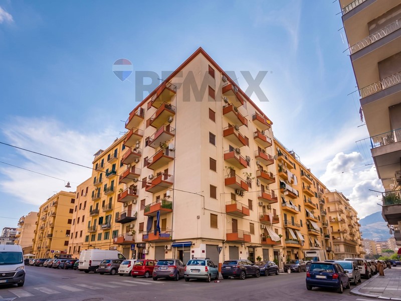Trilocale in Vendita a Palermo, 108'000&euro;, 91 m²