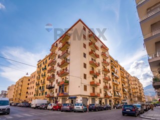 Trilocale in Vendita a Palermo, 108'000&euro;, 91 m²