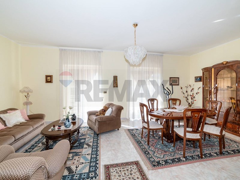 Appartamento in Vendita a Belpasso, 130'000&euro;, 149 m²