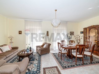 Appartamento in Vendita a Belpasso, 130'000&euro;, 149 m²