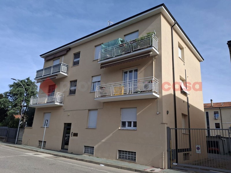 Bilocale in Vendita a Cerro Maggiore, 129'000&euro;, 75 m², con Box