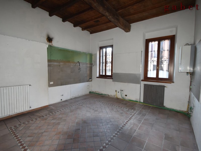 Trilocale in Vendita a Vittuone, 168'000&euro;, 159 m²
