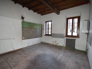 Trilocale in Vendita a Vittuone, 168'000&euro;, 159 m²