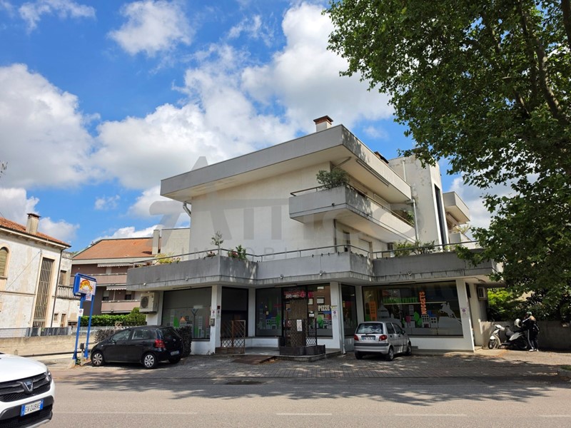 Appartamento in Vendita a Rovigo, zona Centro cittÃ, 190'000&euro;, 158 m², con Box