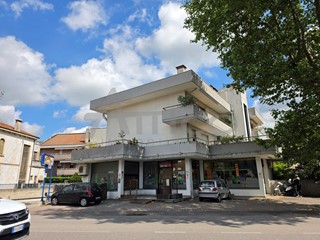 Appartamento in Vendita a Rovigo, zona Centro cittÃ, 190'000&euro;, 158 m², con Box