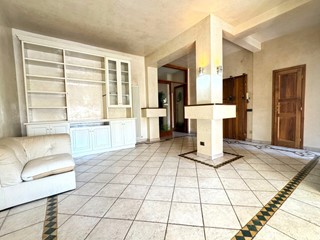 Quadrilocale in Vendita a Prato, 219'000&euro;, 121 m²