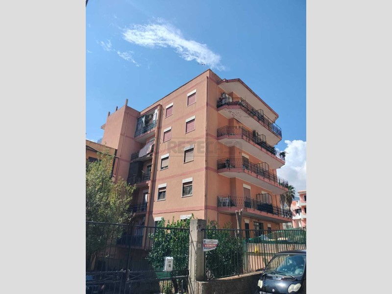 Quadrilocale in Vendita a Messina, 105'000&euro;, 130 m²