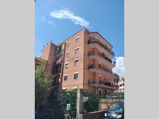 Quadrilocale in Vendita a Messina, 105'000&euro;, 130 m²