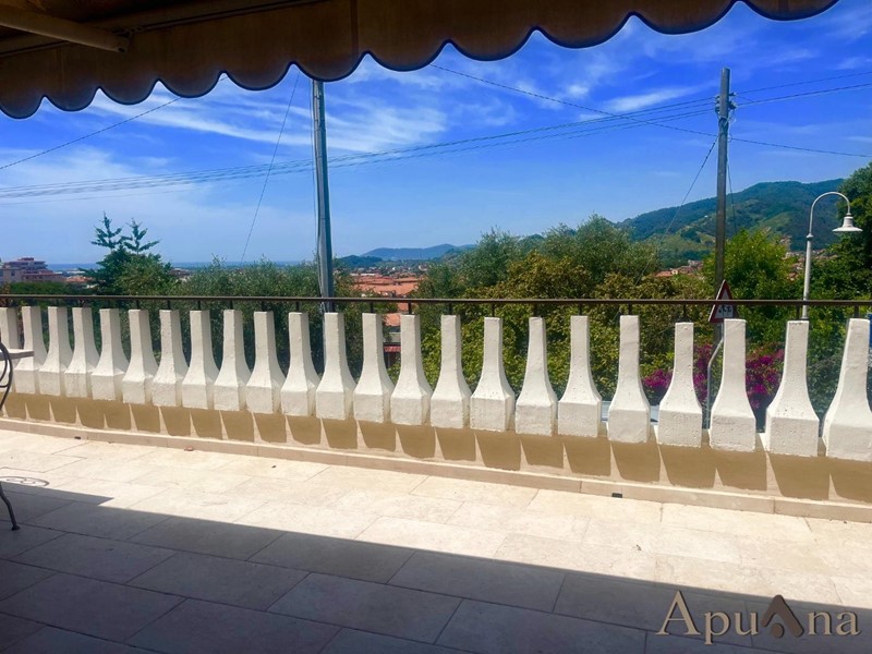 Quadrilocale in Vendita a Massa, 385'000&euro;, 140 m²