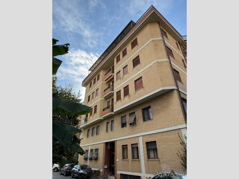 Quadrilocale in Vendita a Massa, 250'000&euro;, 126 m²