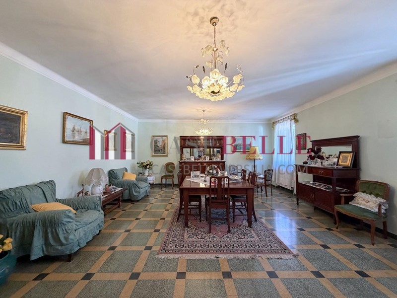 Attico in Vendita a Camaiore, 330'000&euro;, 175 m²