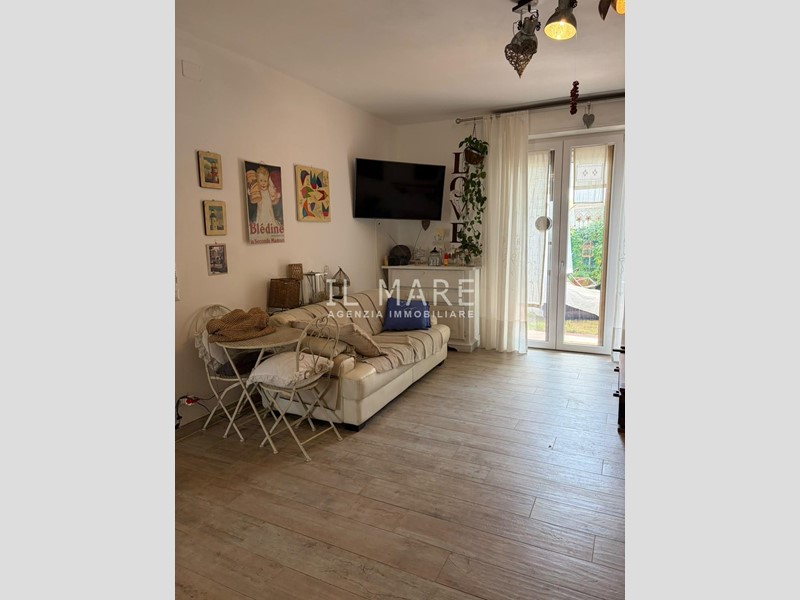 Quadrilocale in Vendita a Massa, zona Marina di Massa, 280'000&euro;, 75 m², arredato, con Box