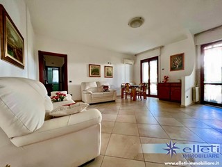Trilocale in Vendita a Massa, zona Ronchi, 278'000&euro;, 85 m², arredato