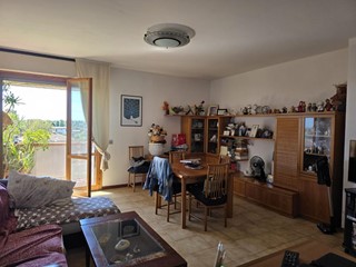 Appartamento in Vendita a Montignoso, zona Cervaiolo, 245'000&euro;, 100 m², arredato, con Box