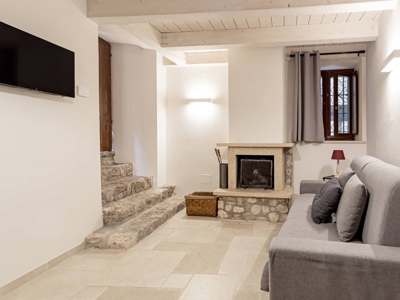 Appartamento in Vendita a Vico nel Lazio, 150'000&euro;, 130 m²