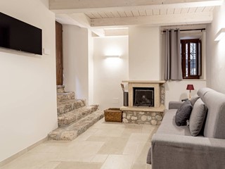 Appartamento in Vendita a Vico nel Lazio, 150'000&euro;, 130 m²