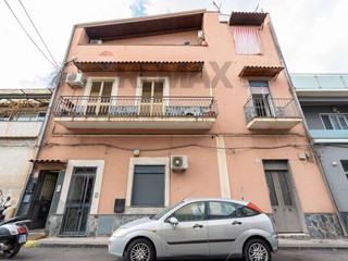 Trilocale in Vendita a Catania, 49'000&euro;, 64 m²