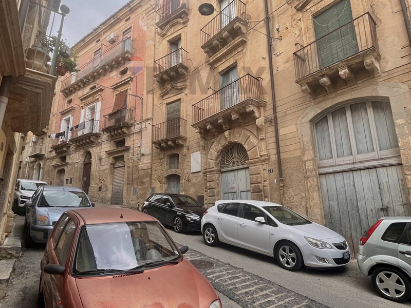 Quadrilocale in Vendita a Caltagirone, 27'000&euro;, 105 m²