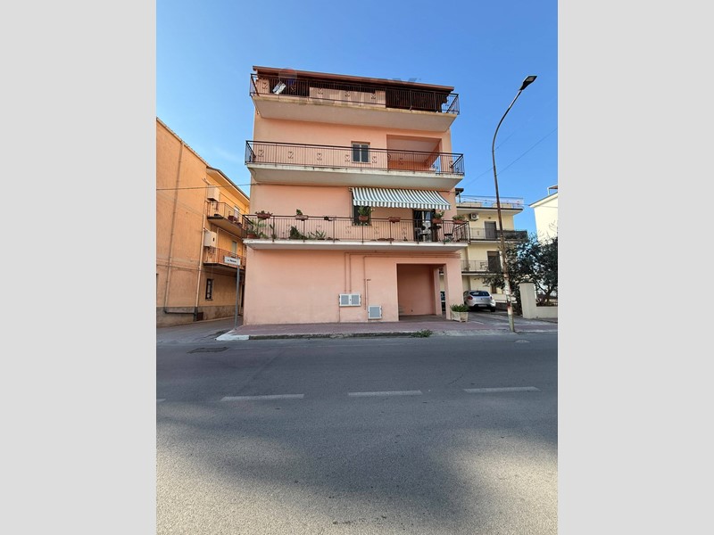 Appartamento in Vendita a Torrenova, 69'000&euro;, 132 m²