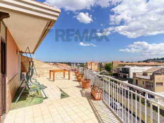 Attico in Vendita a Camporotondo Etneo, 137'000&euro;, 150 m²