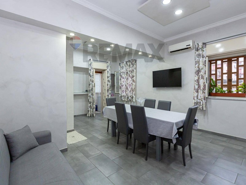 Appartamento in Vendita a Catania, 135'000&euro;, 130 m²