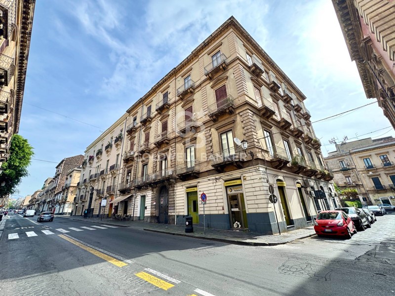 Appartamento in Vendita a Catania, 450'000&euro;, 297 m²