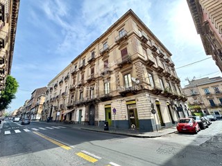 Appartamento in Vendita a Catania, 450'000&euro;, 297 m²